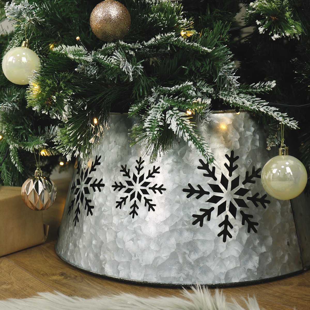 Silver tree skirt clearance uk