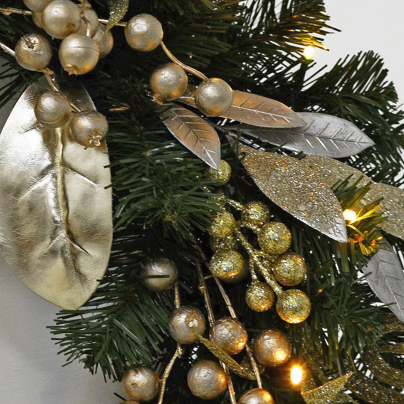 Buy Pre-Lit Christmas Wreath Gold Silver 24" Online | Mr Crimbo – MrCrimbo